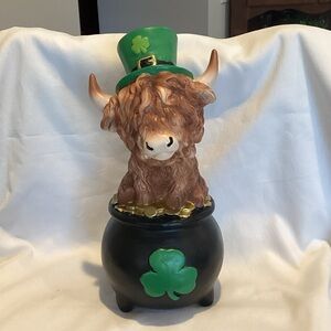 St Patrick’s Day Highland Cow in Pot of Gold Decor